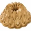 Nordic Ware Crown Bundt Tulbandvorm ø 24 Cm Gietaluminium Goudkleurig -Rhythm & Rizz 91777 crown bundt pan gold2