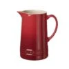 Le Creuset Karaf 1,5 Liter Aardewerk Kersrood -Rhythm & Rizz wd getrenditeimage